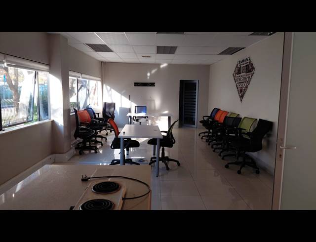 923M² BUSINESS FOR SALE IN RHODESFIELD